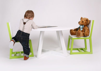 FAIRY TALE table (large) with two chairs